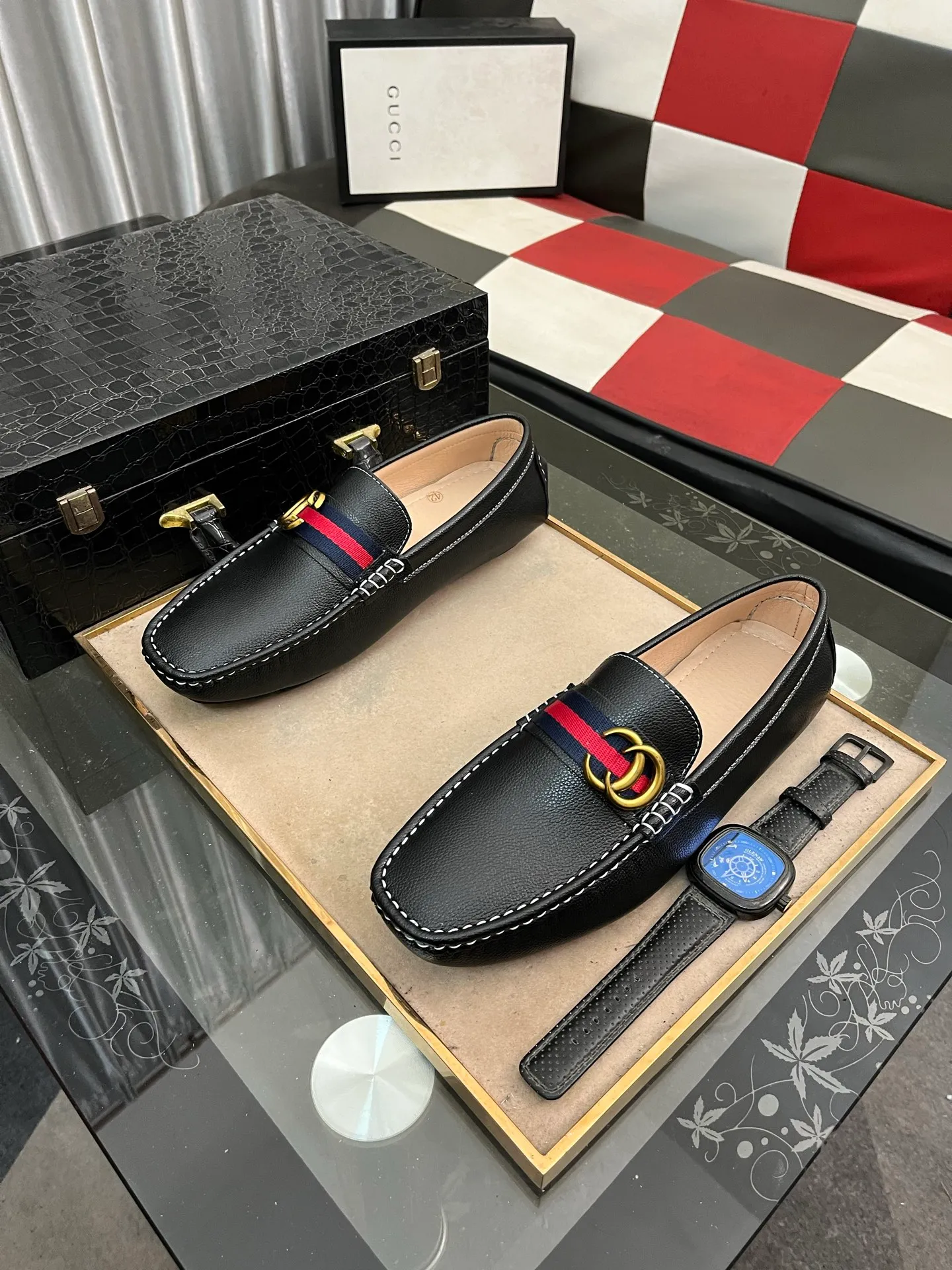 Men's shoes💰400⌚️⌚️【GUCCI Gucci】Original men's casual beanie shoes, original Italian imported special material cowhide embossed➕real first-layer sheepskin lining; equipped with precision stitching to highlight low-key luxury. The comfortable sole design ensures maximum comfort and anti-slip properties. The shoe shape is dignified and the low-key charm is not concealed! Natural and free new urbanism, size: 38-442️⃣Colors available